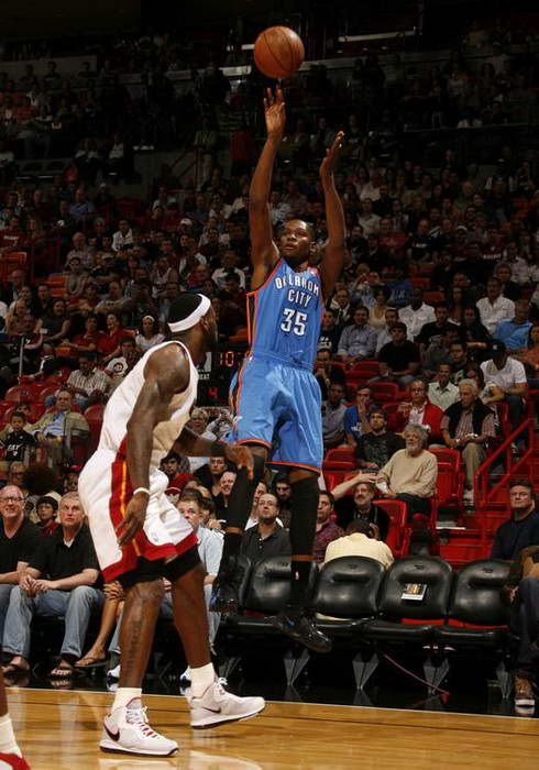 更要求他具 更要求他具