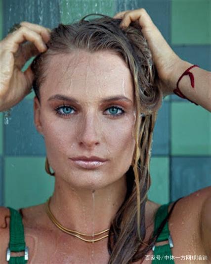 他总是坚持 他总是坚持