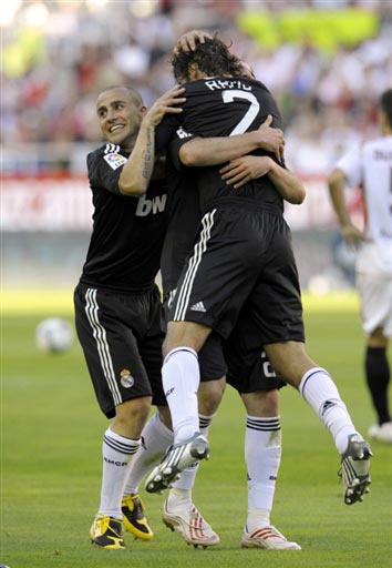 字母哥膝盖 字母哥膝盖