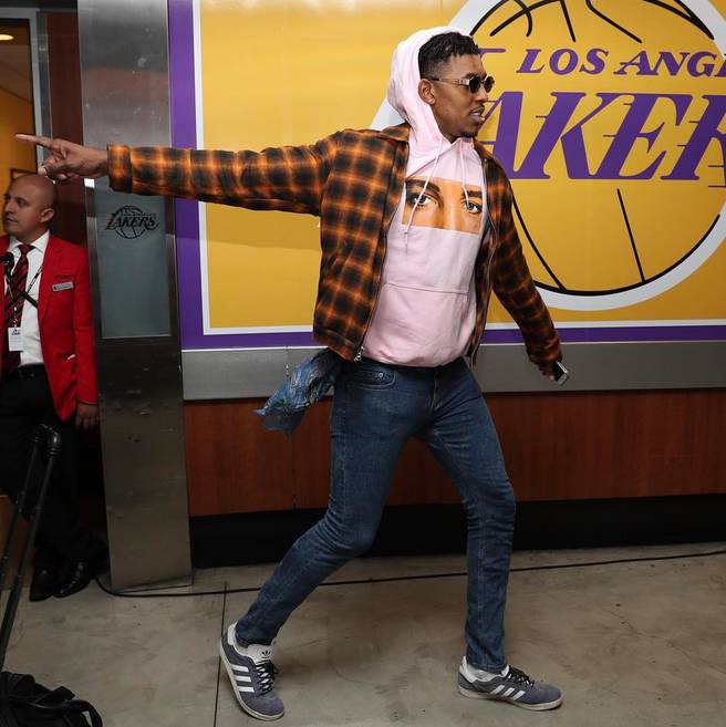 然出现而不 然出现而不